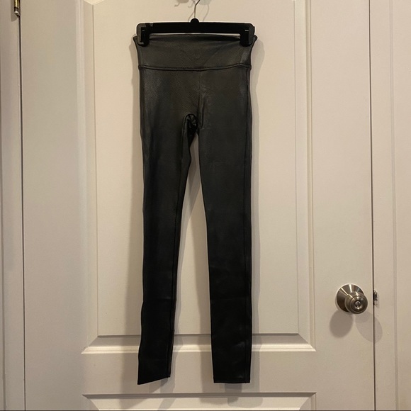 Spanx Faux Leather Croc Leggings - Picture 7 of 8